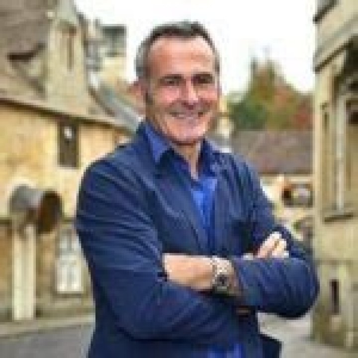 What Is Flog It Paul Martin Doing Now? His Wife, Net Worth, Family, Age & Facts
